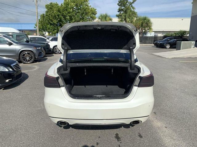 Photo of 2018 White Nissan Maxima