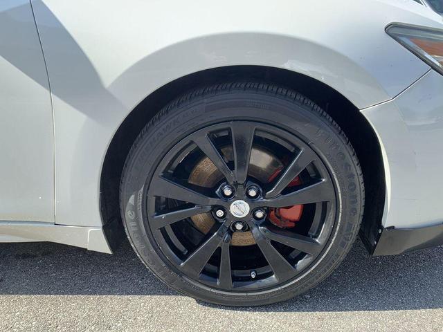 Photo of 2018 White Nissan Maxima