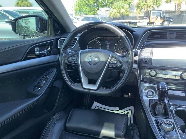 Photo of 2018 White Nissan Maxima