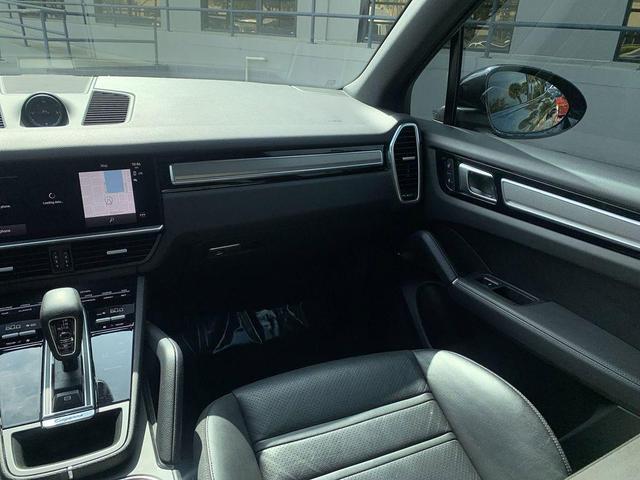Photo of 2022 Blue Porsche Cayenne