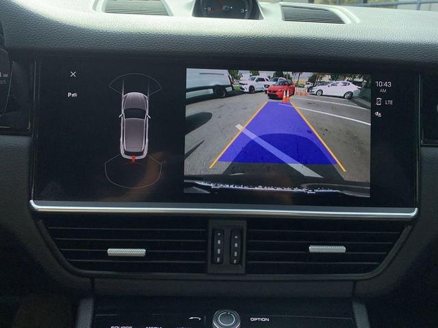 Photo of 2022 Blue Porsche Cayenne