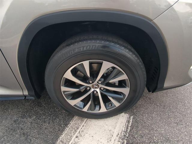 Photo of 2022 Atomic Silver Lexus RX 350