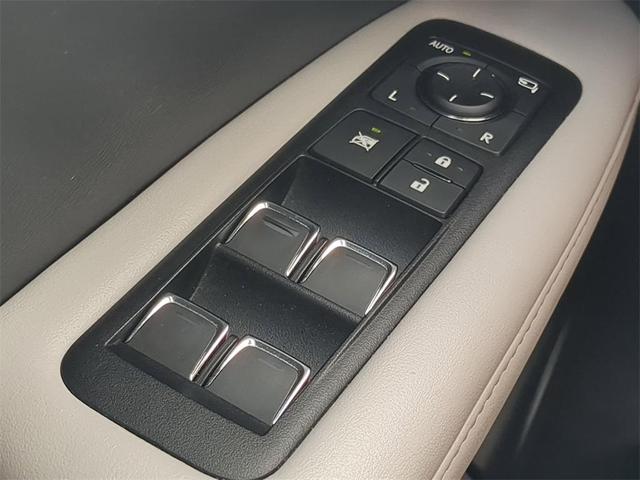 Photo of 2022 Atomic Silver Lexus RX 350
