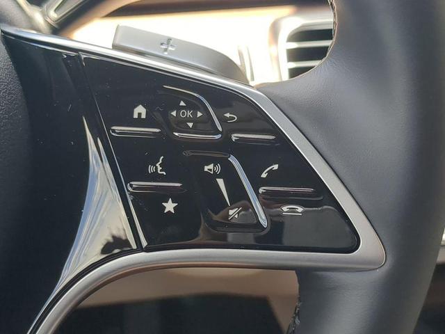 Photo of 2025 MANUFAKTUR Moonlight White Metallic Mercedes-Benz GLE 450