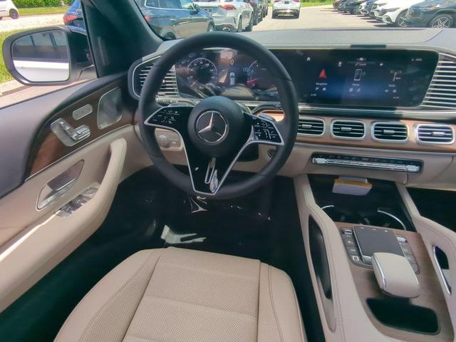 Photo of 2025 MANUFAKTUR Moonlight White Metallic Mercedes-Benz GLE 450