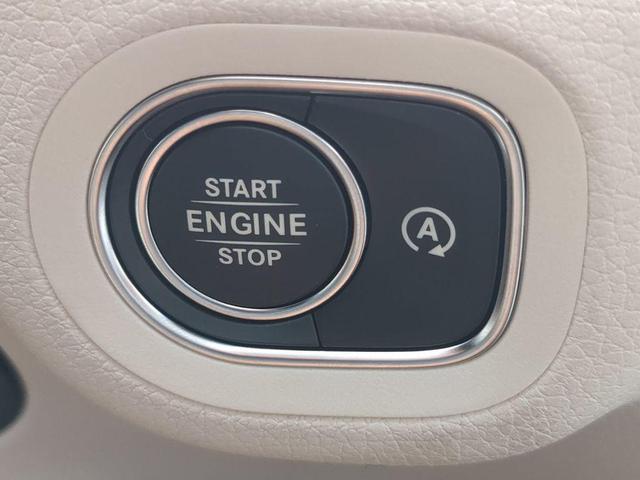 Photo of 2025 MANUFAKTUR Moonlight White Metallic Mercedes-Benz GLE 450