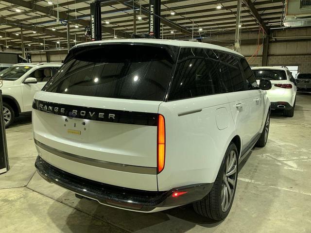 Photo of 2025 Fuji White Land Rover Range Rover