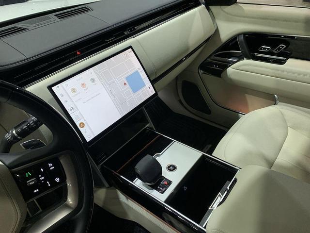 Photo of 2025 Fuji White Land Rover Range Rover
