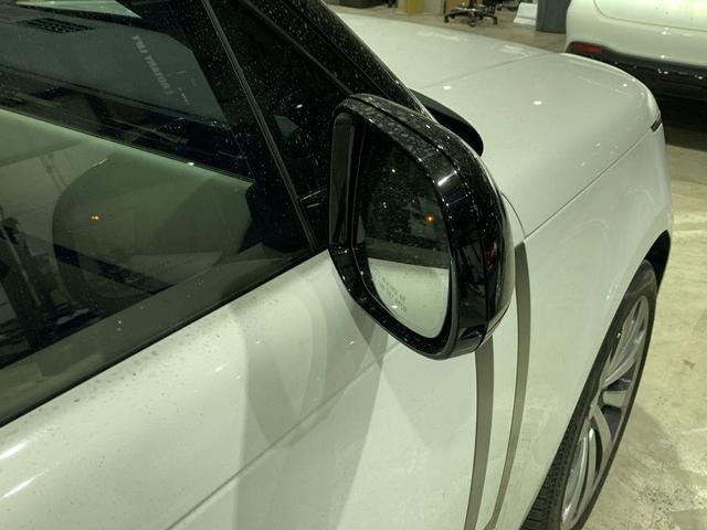 Photo of 2025 Fuji White Land Rover Range Rover