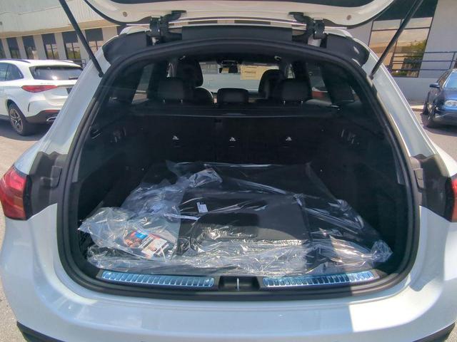 Photo of 2025 MANUFAKTUR Moonlight White Metallic Mercedes-Benz GLC 300
