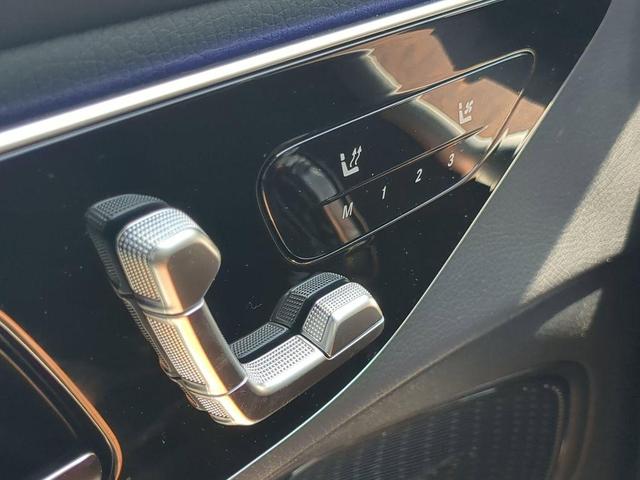 Photo of 2025 MANUFAKTUR Moonlight White Metallic Mercedes-Benz GLC 300