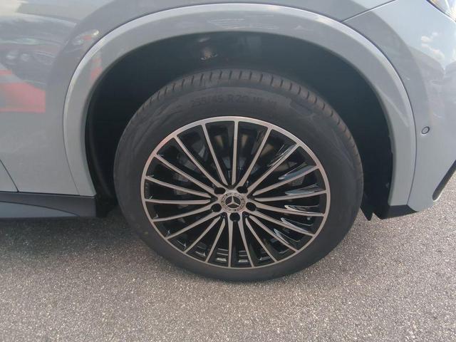 Photo of 2025 Alpine Gray Mercedes-Benz GLC 350e