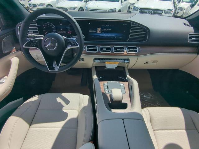 Photo of 2026 MANUFAKTUR Moonlight White Metallic Mercedes-Benz GLE 350