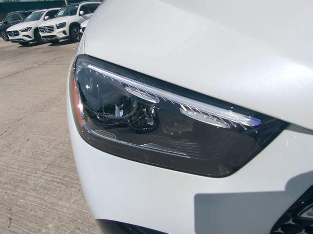 Photo of 2026 MANUFAKTUR Moonlight White Metallic Mercedes-Benz GLE 350