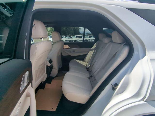 Photo of 2026 MANUFAKTUR Moonlight White Metallic Mercedes-Benz GLE 350