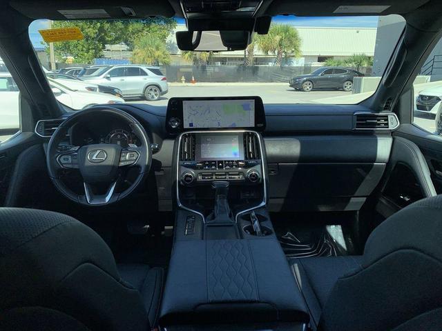 Photo of 2022 Atomic Silver Lexus LX 600