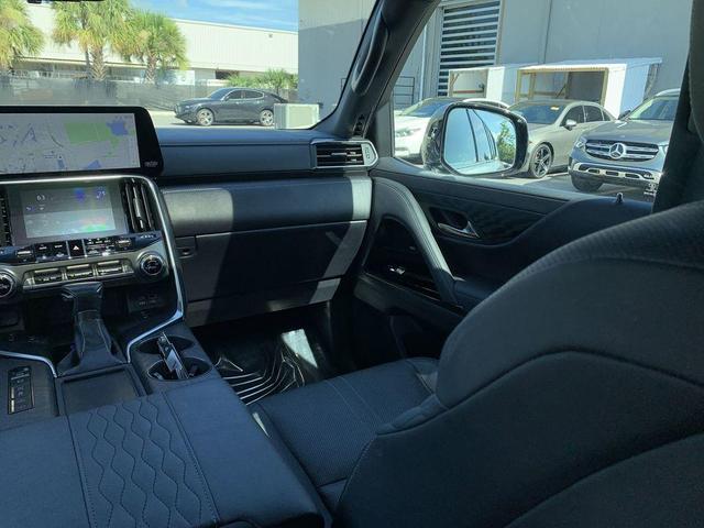 Photo of 2022 Atomic Silver Lexus LX 600