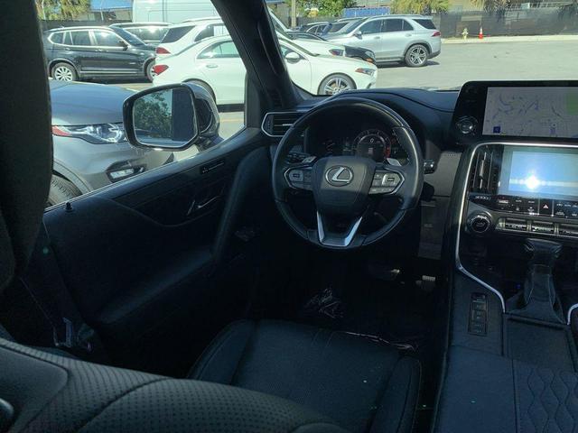 Photo of 2022 Atomic Silver Lexus LX 600
