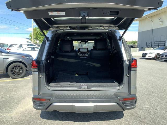 Photo of 2022 Atomic Silver Lexus LX 600