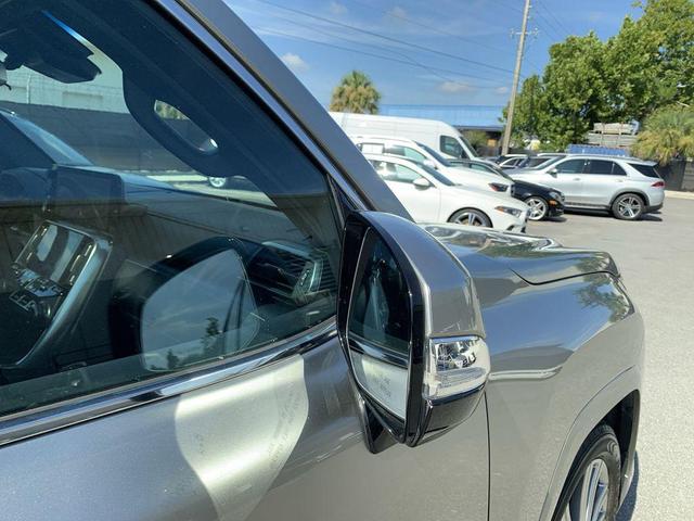 Photo of 2022 Atomic Silver Lexus LX 600