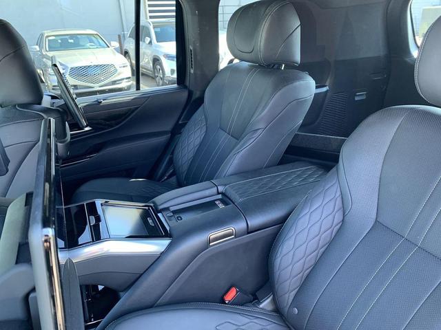 Photo of 2022 Atomic Silver Lexus LX 600