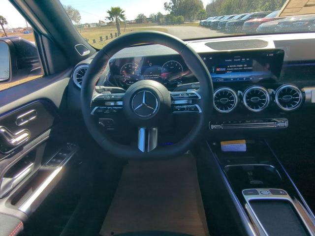 Photo of 2025 Polar White Mercedes-Benz GLB 250