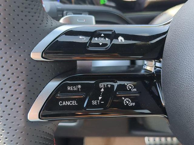 Photo of 2025 Polar White Mercedes-Benz GLB 250