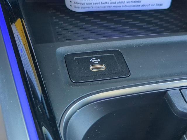 Photo of 2025 Polar White Mercedes-Benz GLB 250