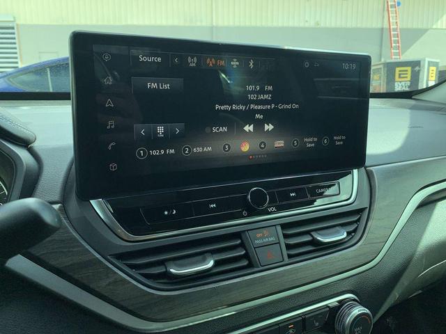 Photo of 2024 Black Nissan Altima
