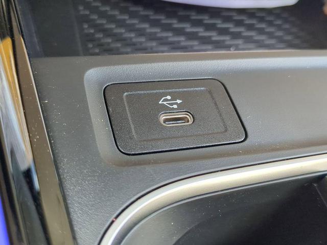 Photo of 2025 Polar White Mercedes-Benz GLB 250