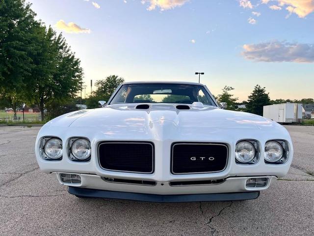 Photo of 1970 White Pontiac GTO