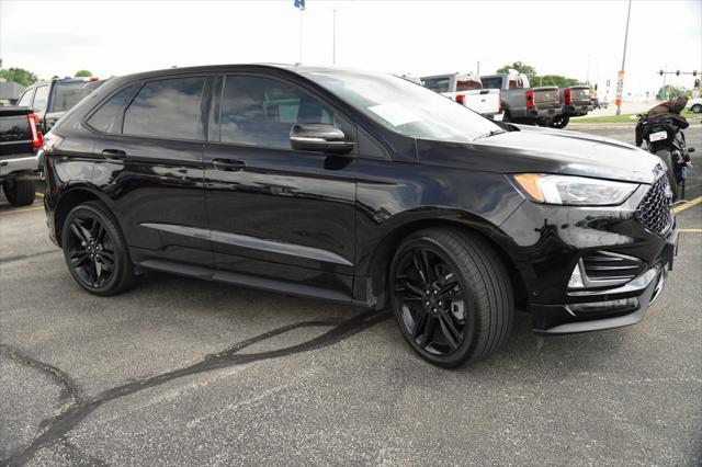 Photo of 2022 AGATE BLACK METALLIC Ford Edge