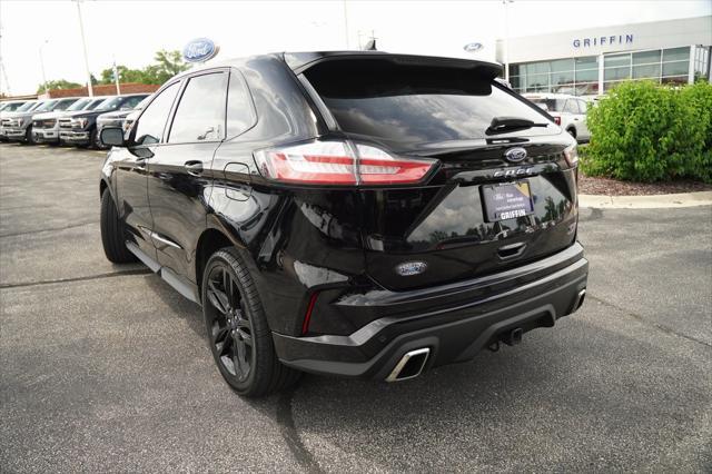 Photo of 2022 AGATE BLACK METALLIC Ford Edge