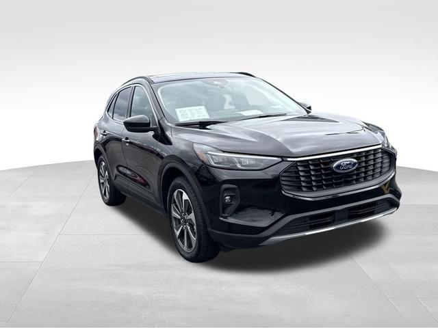 Photo of 2025 AGATE BLACK METALLIC Ford Escape