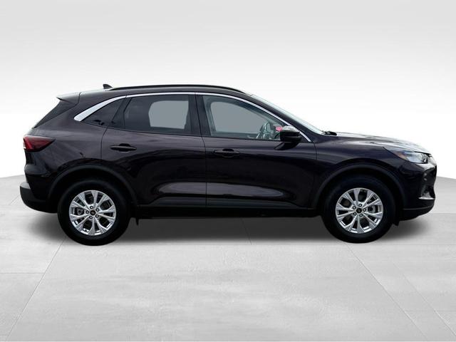 Photo of 2023 CINNABAR RED METALLIC PC Ford Escape