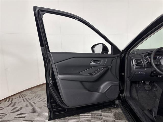 Photo of 2026 Super Black Nissan Rogue