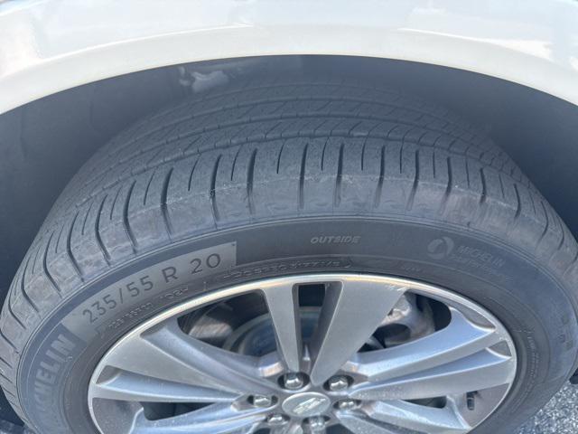 Photo of 2024 Crystal White Tricoat Cadillac XT5