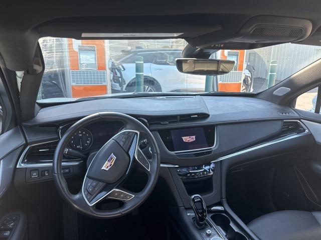 Photo of 2024 Crystal White Tricoat Cadillac XT5