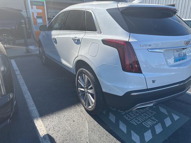 Photo of 2024 Crystal White Tricoat Cadillac XT5
