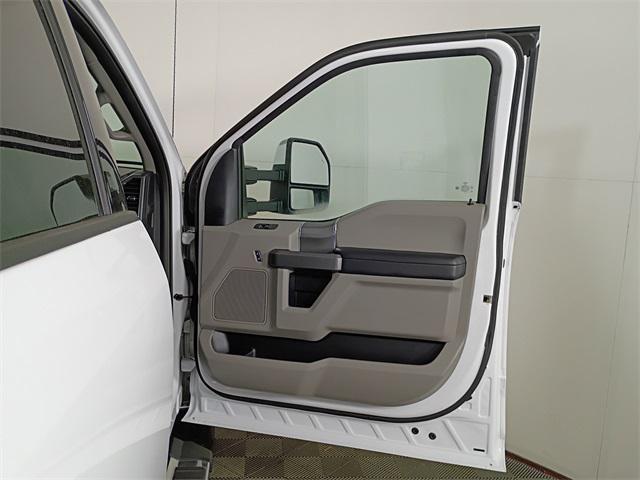 Photo of 2021 Oxford White Ford F-250