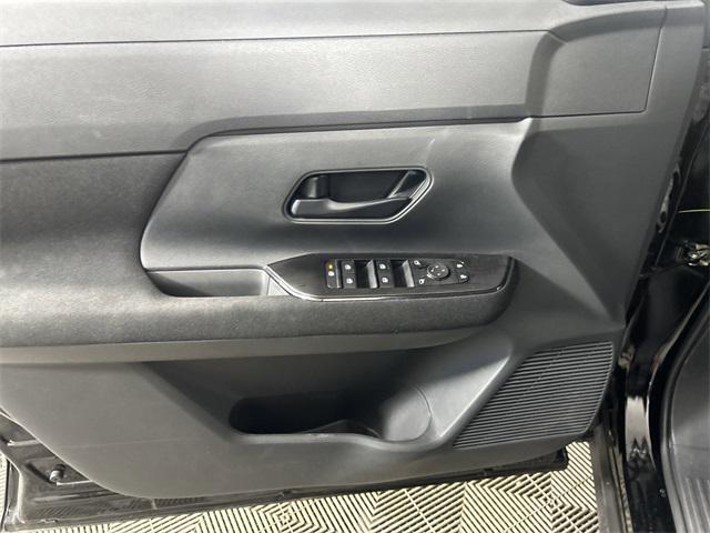 Photo of 2025 Super Black Nissan Kicks