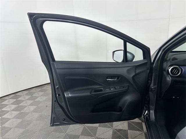 Photo of 2025 Gun Metallic Nissan Versa