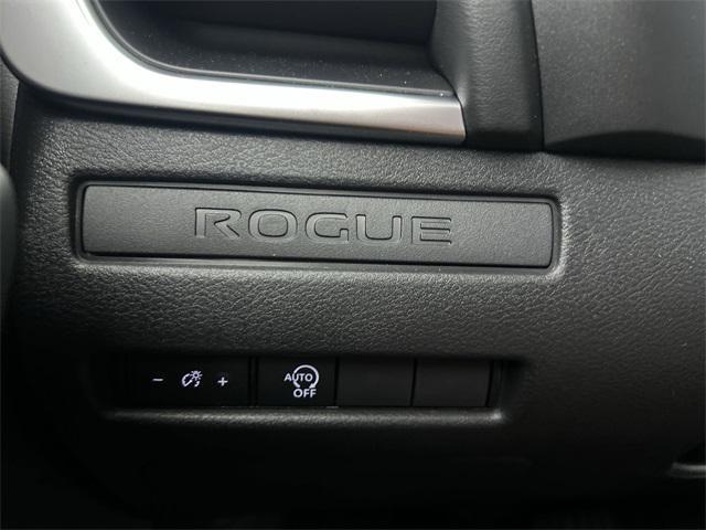 Photo of 2025 Everest White Pearl Nissan Rogue