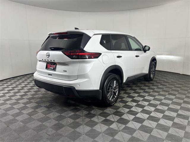 Photo of 2025 Everest White Pearl Nissan Rogue