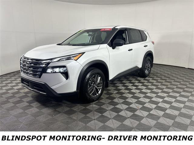 Photo of 2025 Everest White Pearl Nissan Rogue