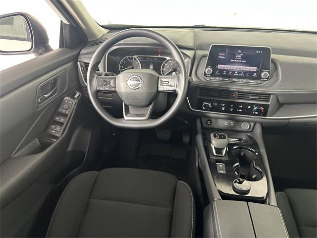 Photo of 2025 Everest White Pearl Nissan Rogue