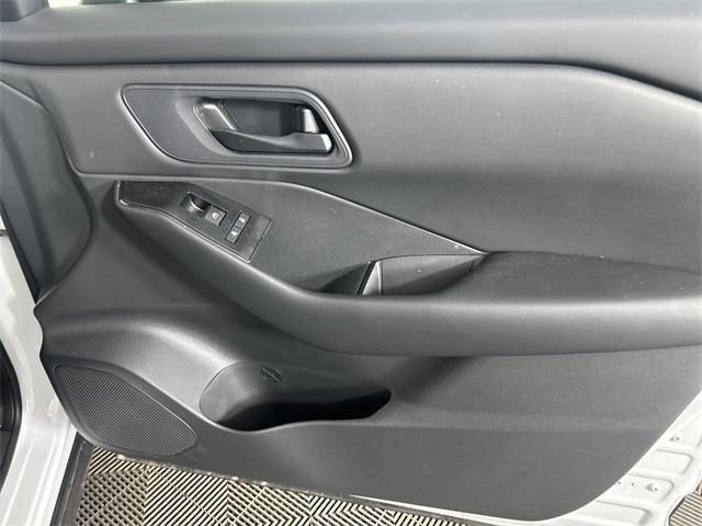 Photo of 2025 Everest White Pearl Nissan Rogue