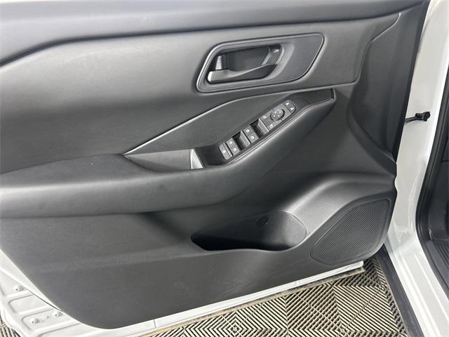 Photo of 2025 Everest White Pearl Nissan Rogue