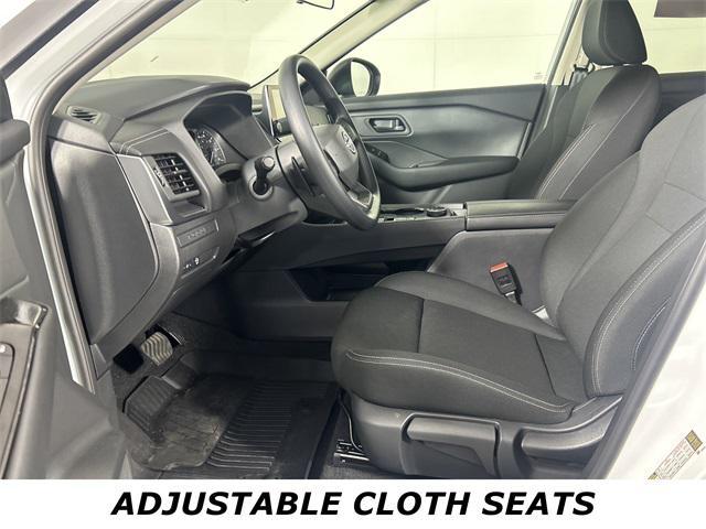 Photo of 2025 Everest White Pearl Nissan Rogue