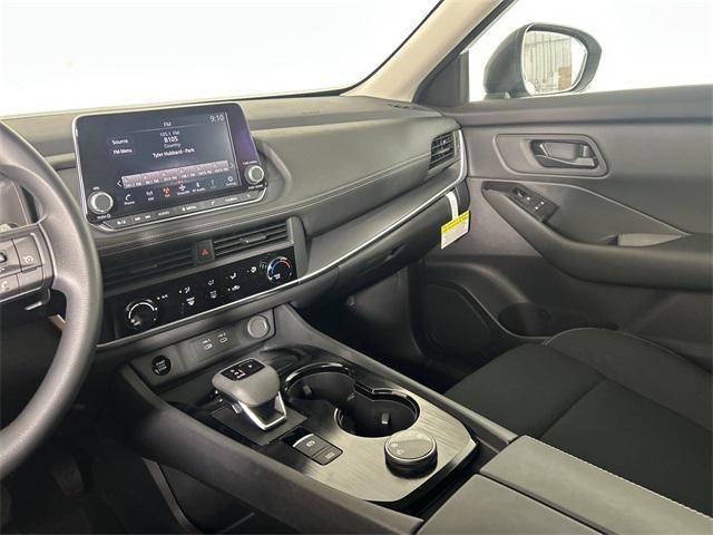 Photo of 2025 Everest White Pearl Nissan Rogue